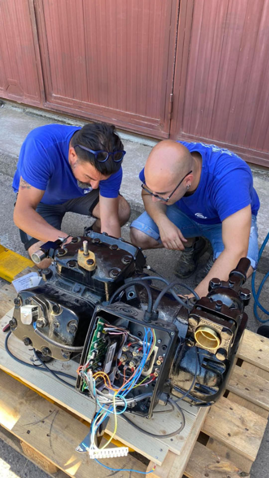 Refco impianti - Team al lavoro su un impianto di refrigerazione